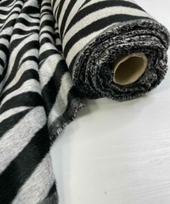 Черно-белая пальтовая ткань от Prada