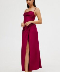 Костюмно-плательная вискоза малинового цвета трендовые ткани купить онлайн с доставкой