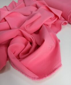 Костюмно-плательная поливискоза розового кораллового цвета популярные ткани 2024 года из пинтерест