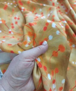 Коричневая вискоза с принтом мелких веток и листьев купить в интернет-магазине в Москве