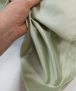 Дикий шёлк часуча зеленоватого цвета из Италии трендовые ткани купить онлайн с доставкой купить недорого в интернет-магазине в Москве в розницу по оптовой цене