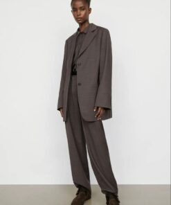 Костюмная тонкая коричневая шерсть от Hugo Boss купить в интернет-магазине в Москве