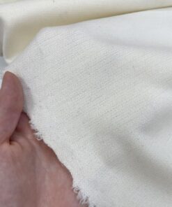 Двойной полушерстяной трикотаж молочного цвета Еscada купить в розницу недорого