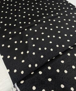 Вискоза с чёрным неправильным горошком на белом фоне трендовые ткани купить онлайн с доставкой