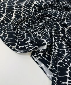 Черно-белый хищный принтованный трикотаж купить в интернет-магазине в Москве