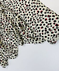 Шелковистая молочная вискоза с принтом пятен-сердечек купить в интернет-магазине в Москве