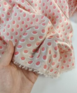 Бело-коралловая вискоза в мелкий горошек из Италии популярные ткани 2024 года из пинтерест