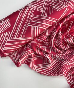 Шелковистая вискоза c красно-розовым принтом купить в интернет-магазине в Москве