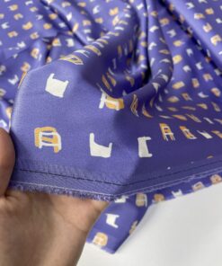 Фиолетовая шелковистая вискоза с принтом из Италии купить в Москве со склада недорогие ткани с доставкой