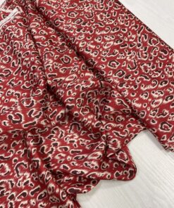 Красно-бордовая шелковистая вискоза с принтом трендовые ткани купить онлайн с доставкой