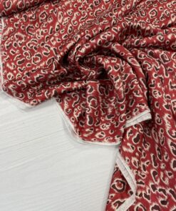 Красно-бордовая шелковистая вискоза с принтом популярные ткани 2024 года из пинтерест