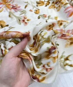 Шелковистая молочная вискоза с цветами из Италии интернет магазин с доставкой по всей РФ