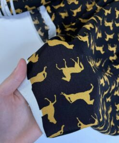 Черная принтованная вискоза "с лошадьми" от Michael Kors популярные ткани 2025 года из пинтерест