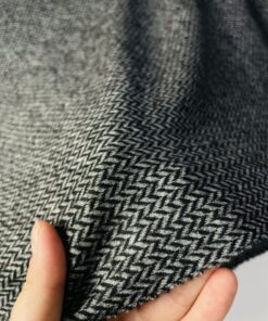 Шерстяной трикотаж в серо-черную елочку из Италии