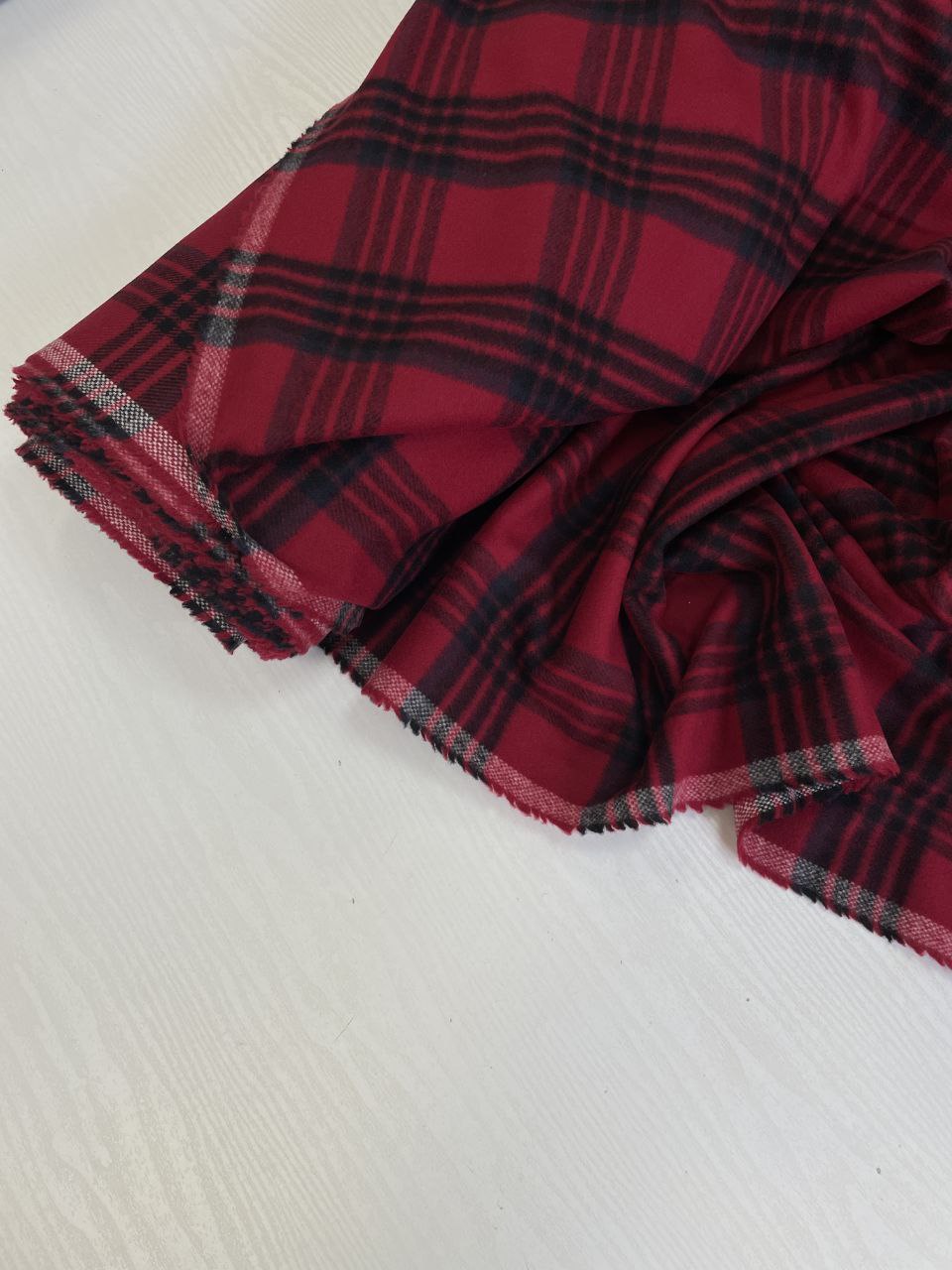 2025-09-03 19.30.18 Шерстяная фланелька в крупную черно-красную клетку