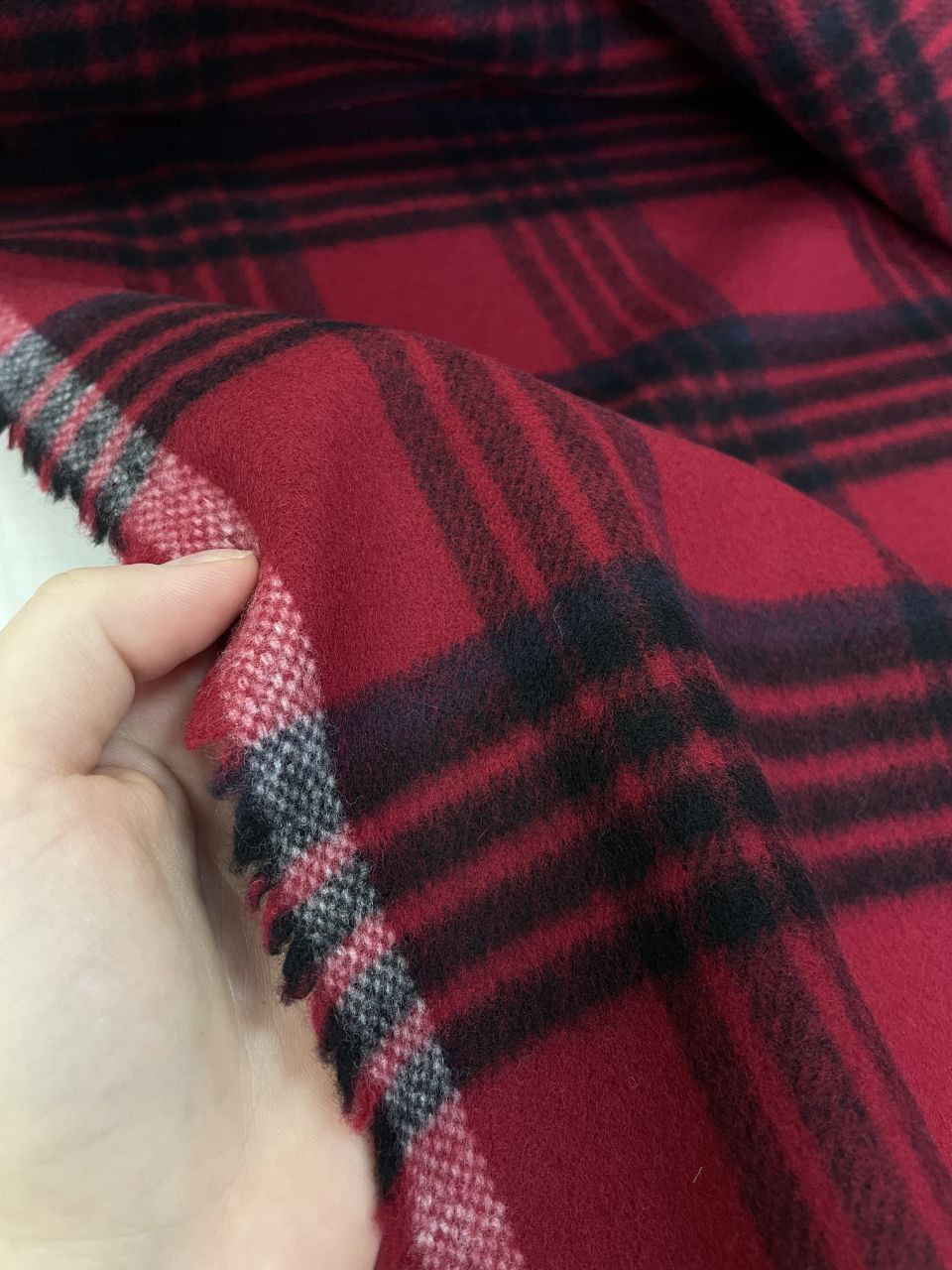 2025-09-03 19.30.20 Шерстяная фланелька в крупную черно-красную клетку