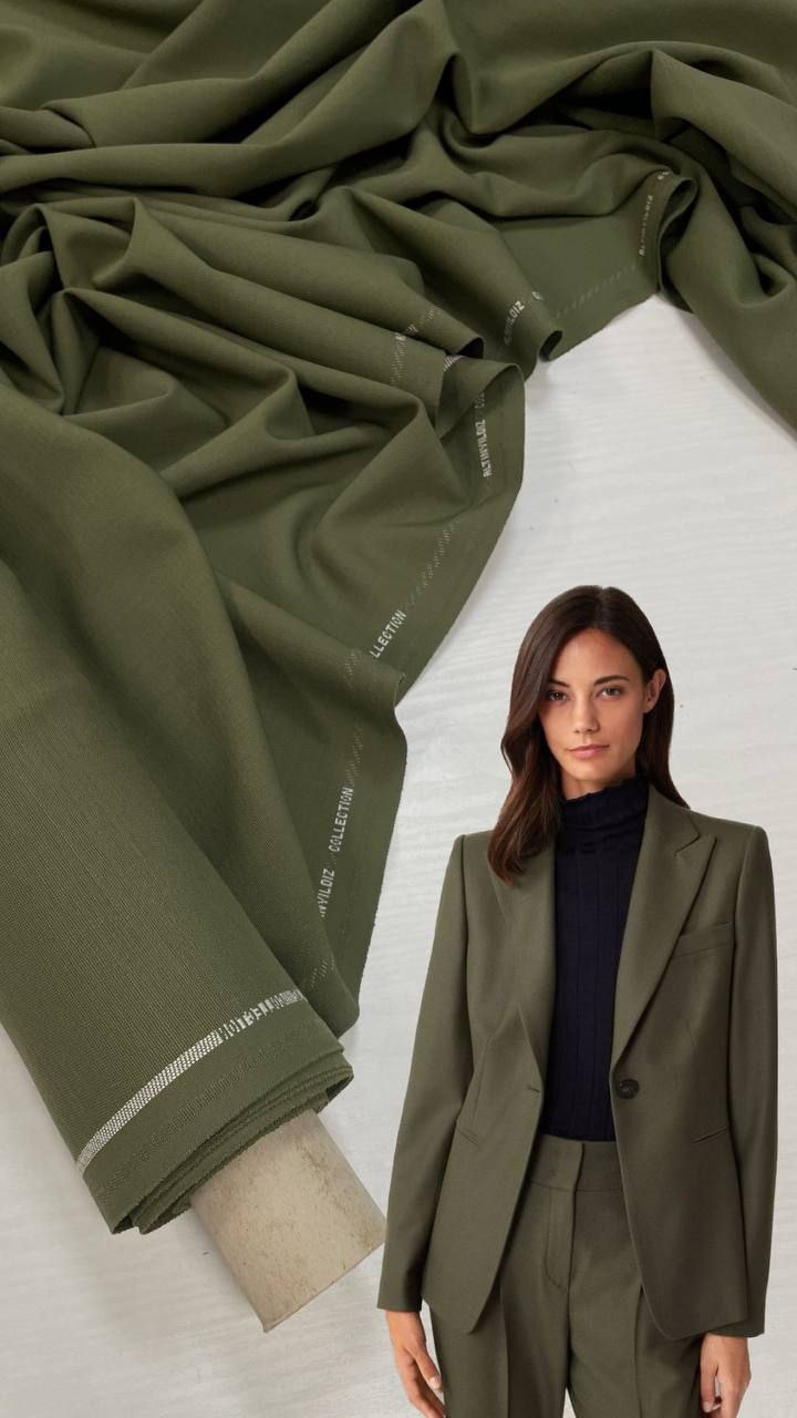 2025-10-13 12.59.24 Костюмная полушерсть "хаки" от Escada в розницу и оптом купить недорого