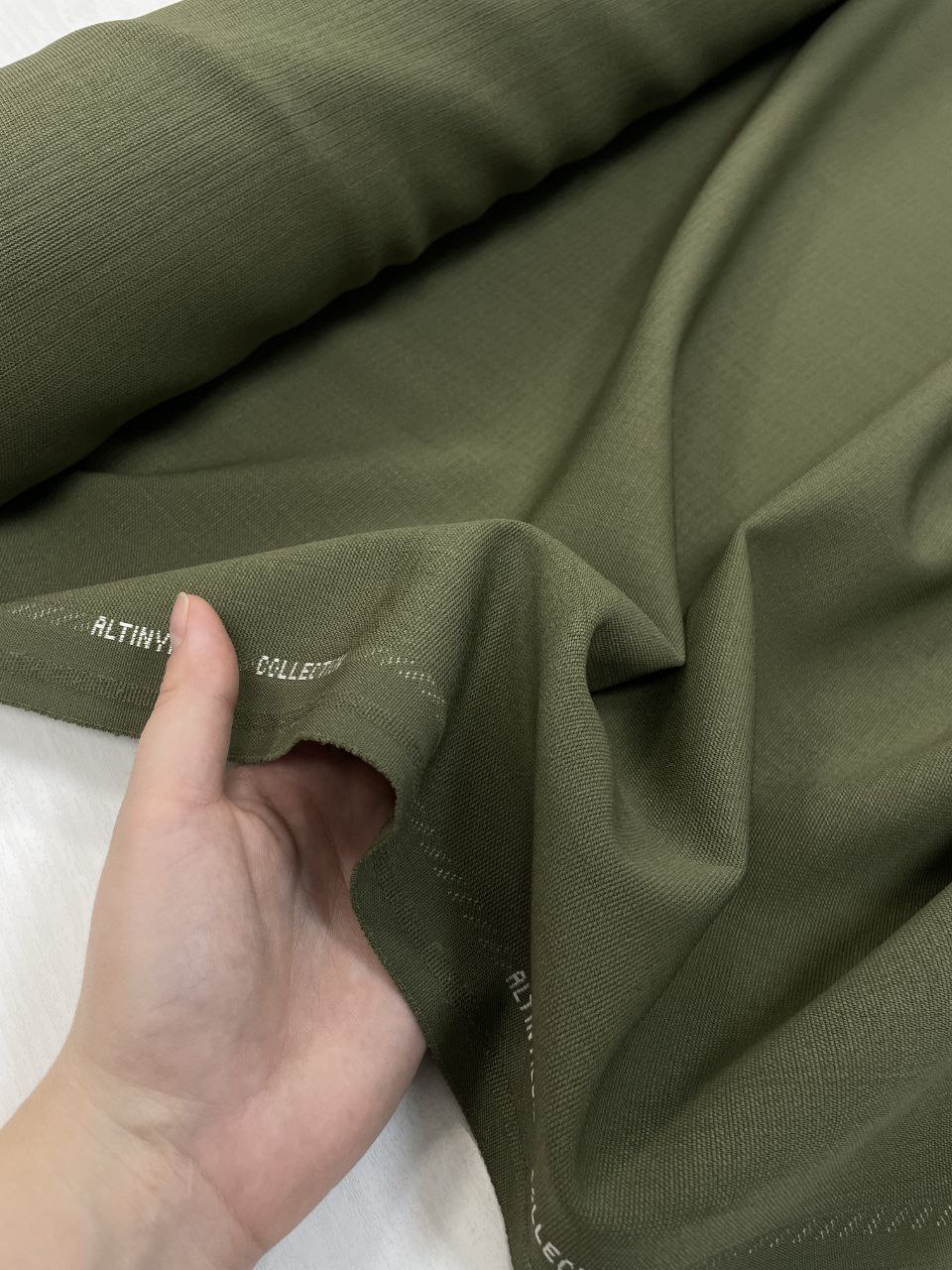 2025-10-13 12.59.26 Костюмная полушерсть "хаки" от Escada купить в розницу недорого