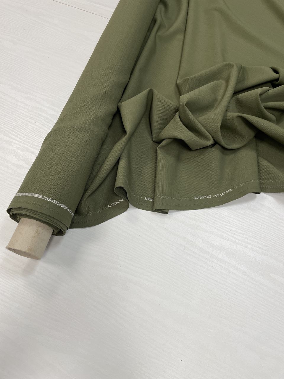 2025-10-13 12.59.28 Костюмная полушерсть "хаки" от Escada интернет магазин с доставкой по всей РФ