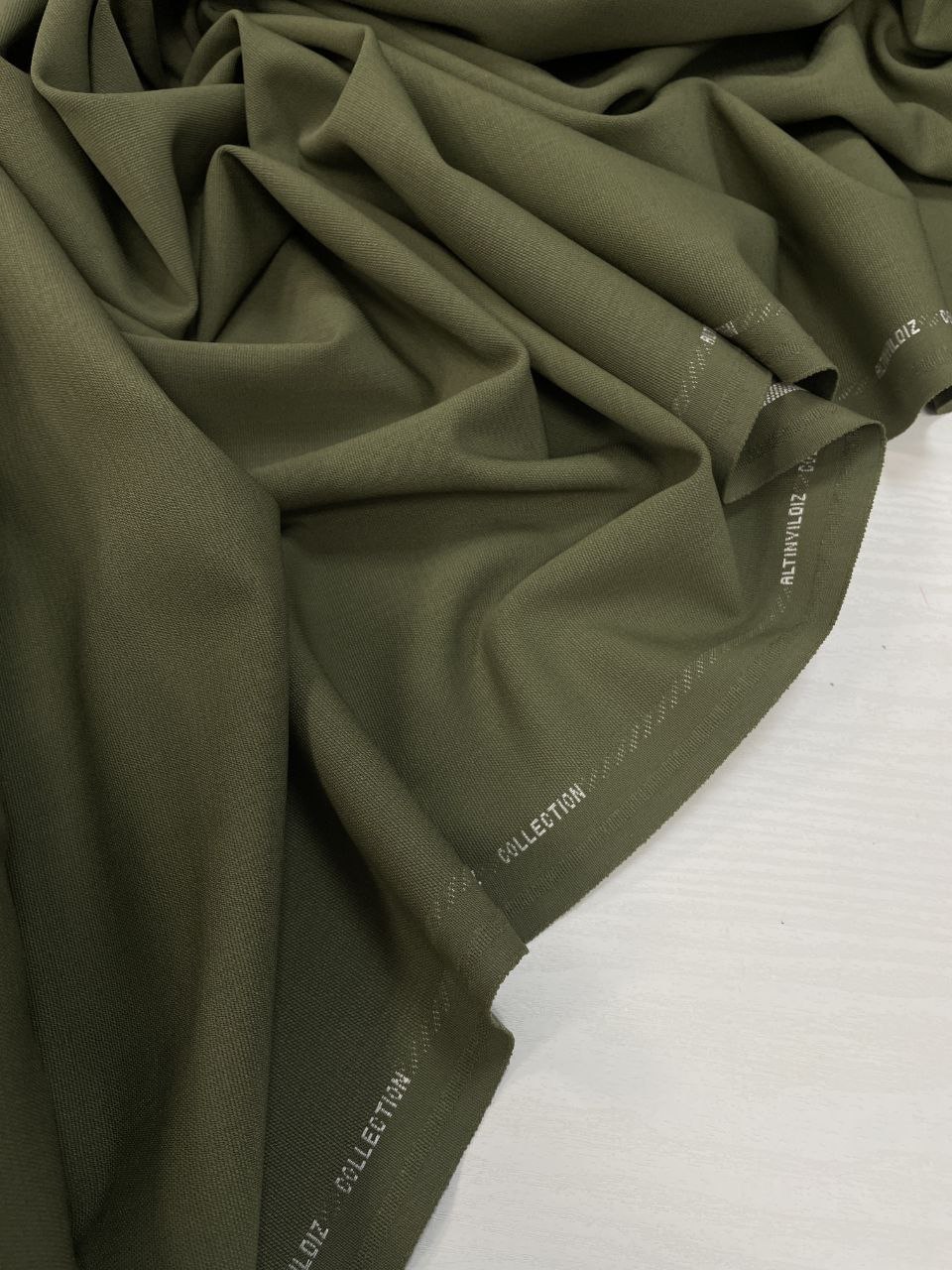 2025-10-13 12.59.31 Костюмная полушерсть "хаки" от Escada купить в интернет-магазине в Москве