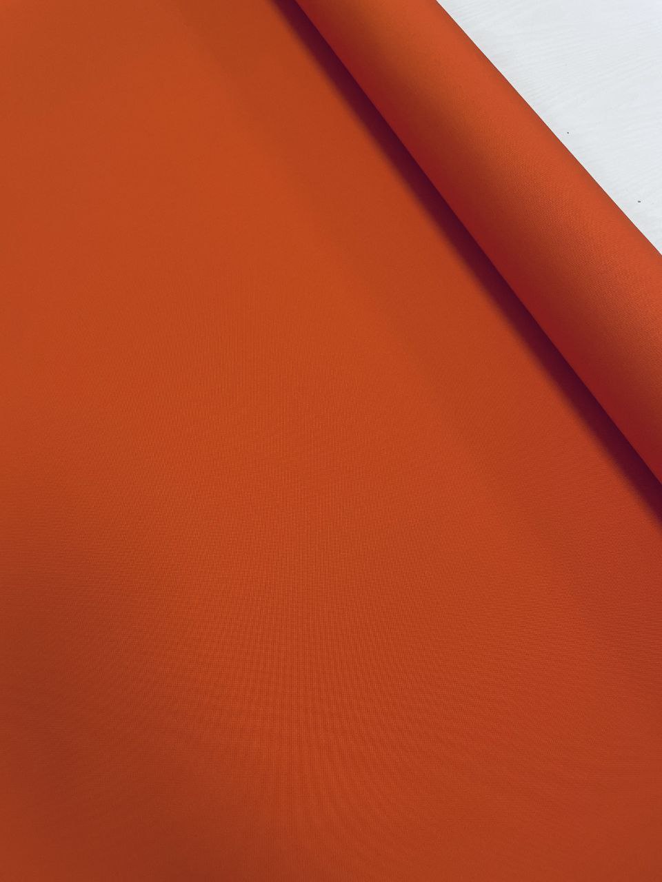 2025-10-13 12.59.50 Яркая красивая шерсть цвета мандарина от Escada