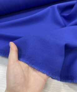 Костюмная ярко-синяя поливискоза от Hugo Boss трендовые ткани купить онлайн с доставкой