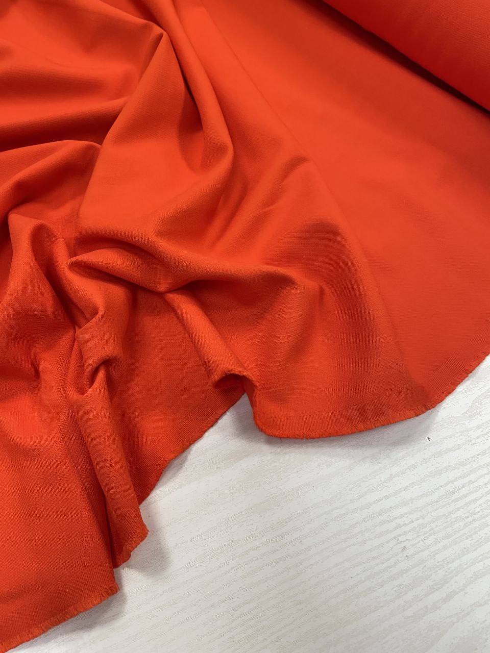 2025-10-13 13.00.35 Костюмная красно-оранжевая поливискоза от Hugo Boss купить в Москве со склада недорогие ткани с доставкой