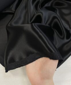 Роскошное черное кади от Escada похожее на атласный шелк купить в Москве со склада недорогие ткани с доставкой