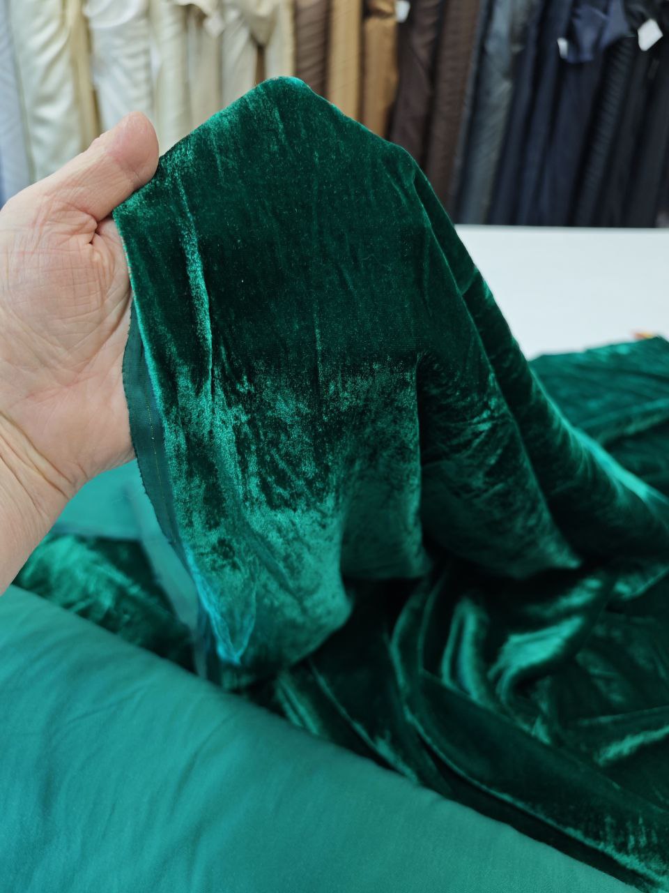 2026-03-20 15.35.58 Итальянский зеленый бархат/велюр купить в Москве со склада недорогие ткани с доставкой