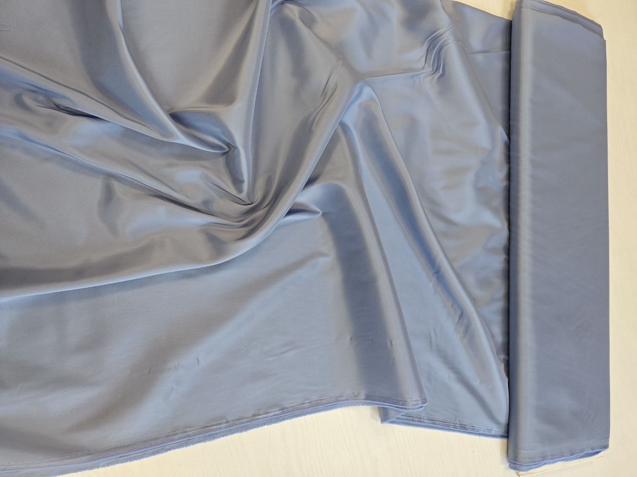 2026-04-02 21.45.49 Голубая Итальянская подкладочная вискоза с эластаном