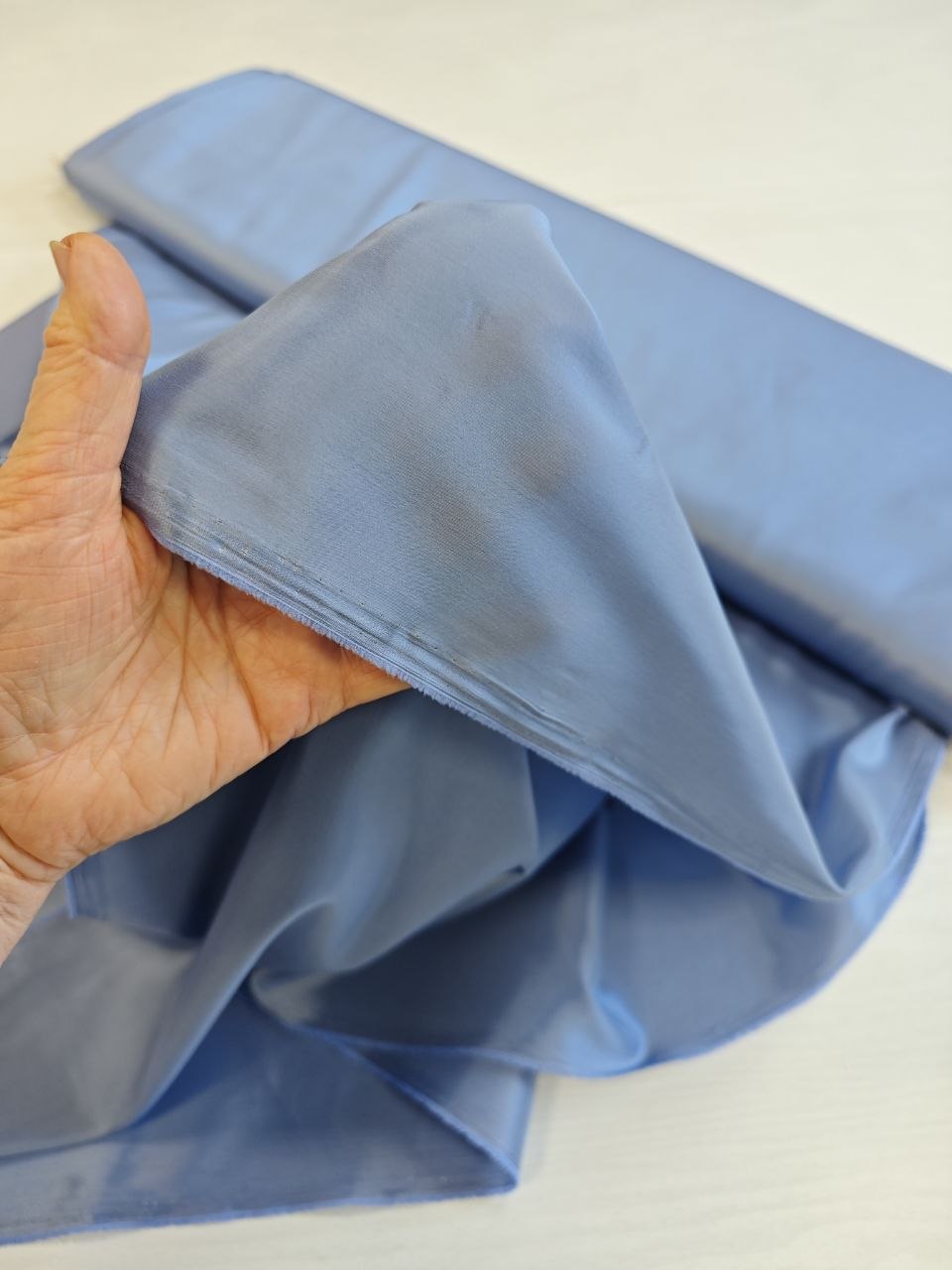 2026-04-02 21.45.54 Голубая Итальянская подкладочная вискоза с эластаном