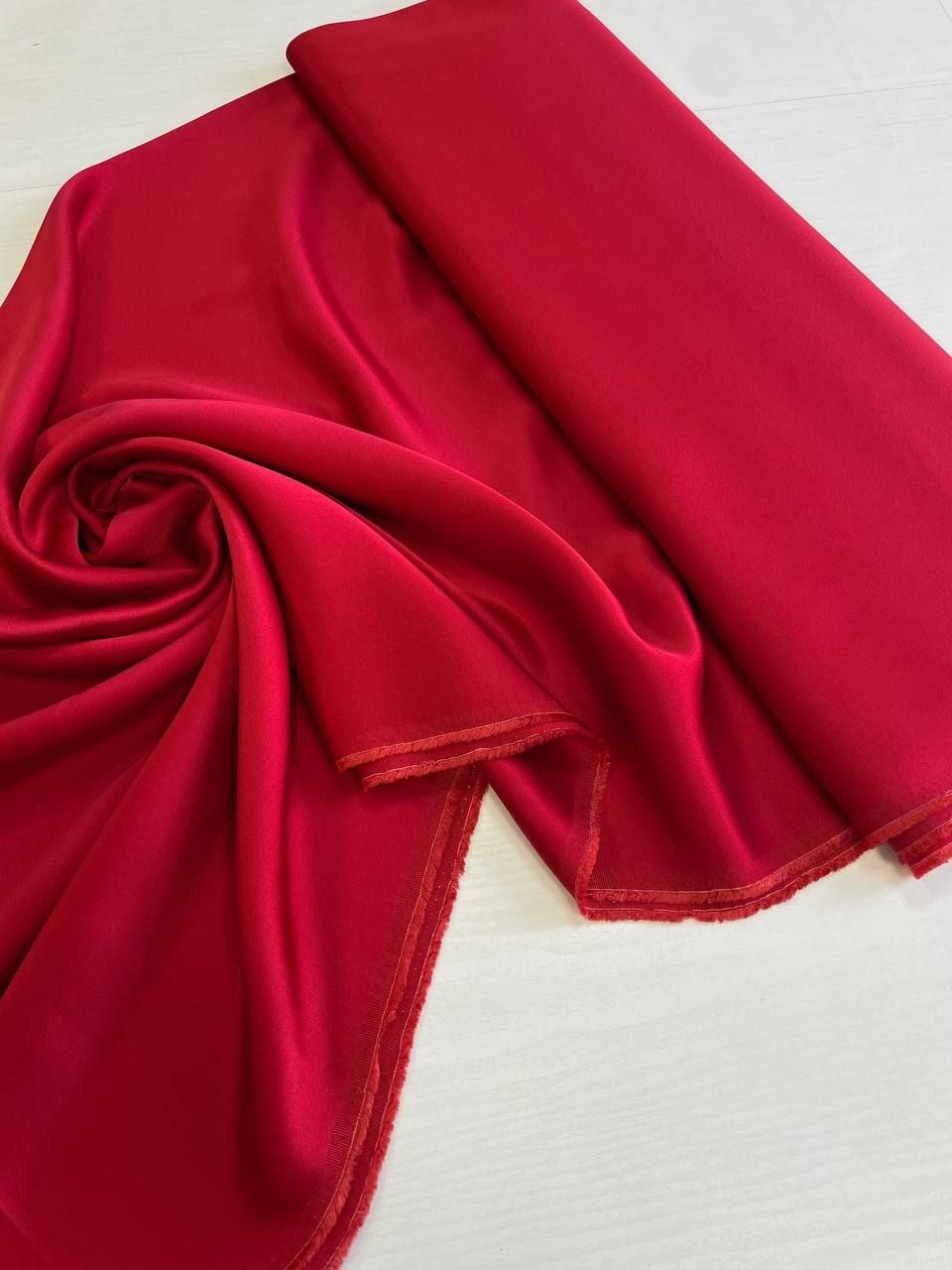 2026-04-14 19.56.08 Итальянское кади насыщенного красного цвета купить в Москве со склада недорогие ткани с доставкой