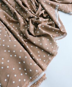 Светло-коричневая Турецкая вискоза в горошек купить в Москве со склада недорогие ткани с доставкой
