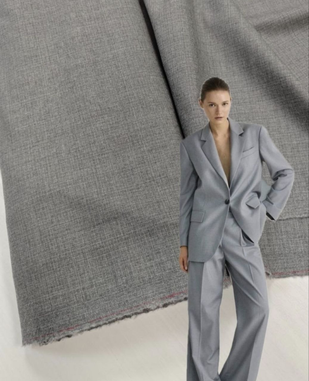 2026-10-11 11.31.27 Костюмная полушерсть серого цвета от Hugo Boss купить в Москве со склада недорогие ткани с доставкой